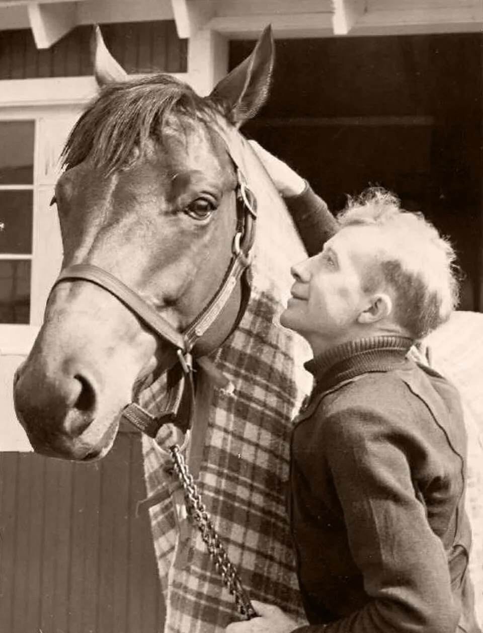 Seabiscuit with jockey Red Pollard. Courtesy Seabiscuit Heritage Foundation. Public domain, Wikimedia Commons.